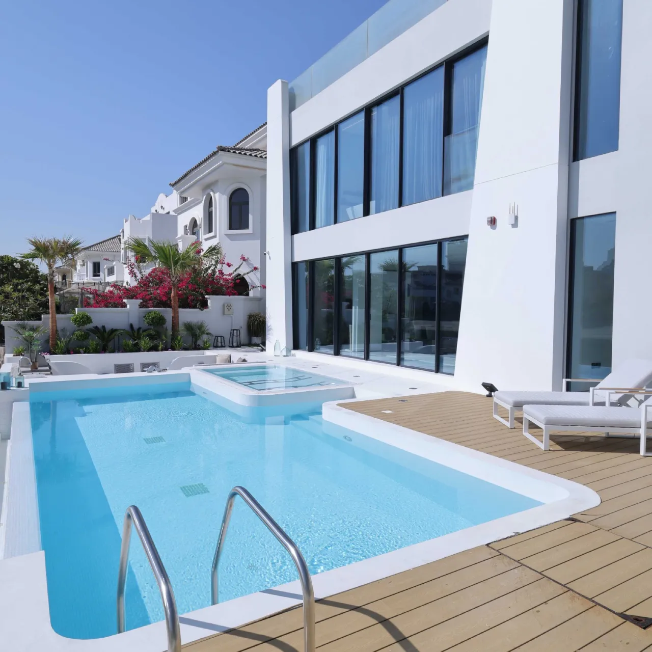 A Palm Jumeirah villa after turn-key renovation by Arta Contracting