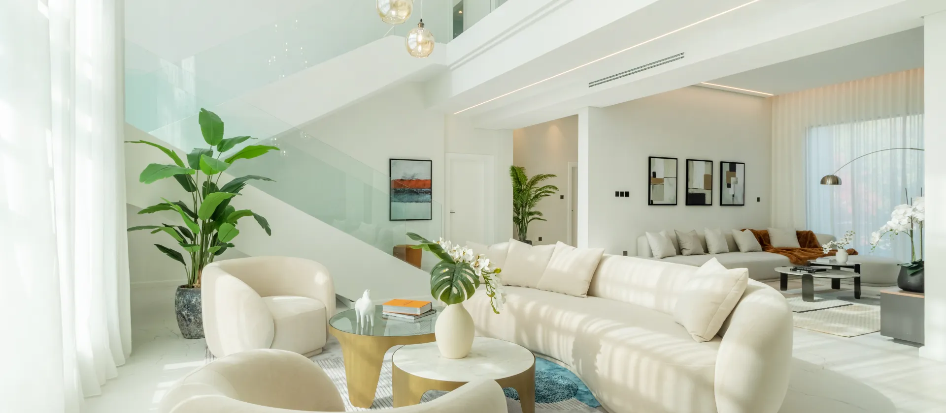 Mitra Villa home upgrade in Jumeirah Islands with open living room and staircase Mitra Villa home renovation in Jumeirah Islands with open living room and staircase